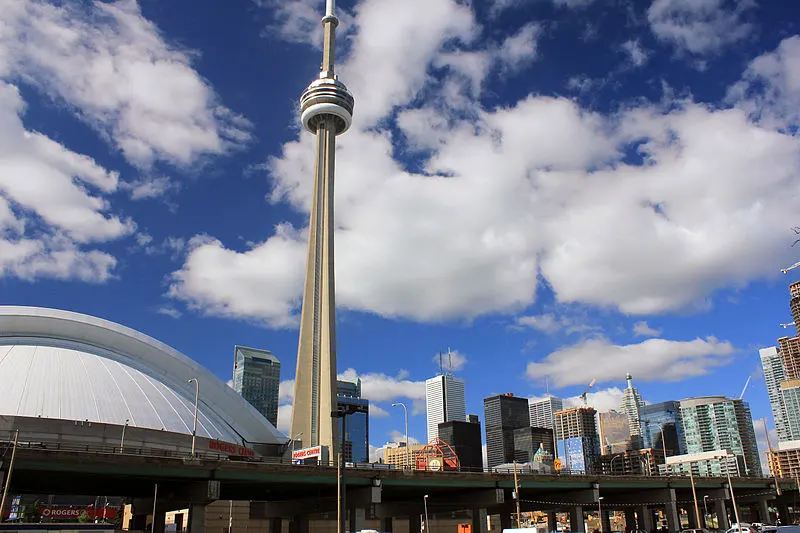 800px-gfp-canada-ontario-toronto-cn-tower-and-skyline