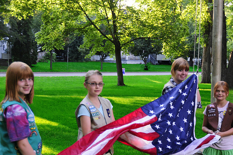 800px-girl scouts raising the american flag