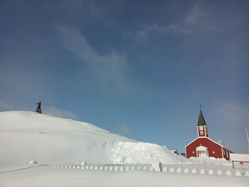 800px-greenland nuuk cathedral and egede statue