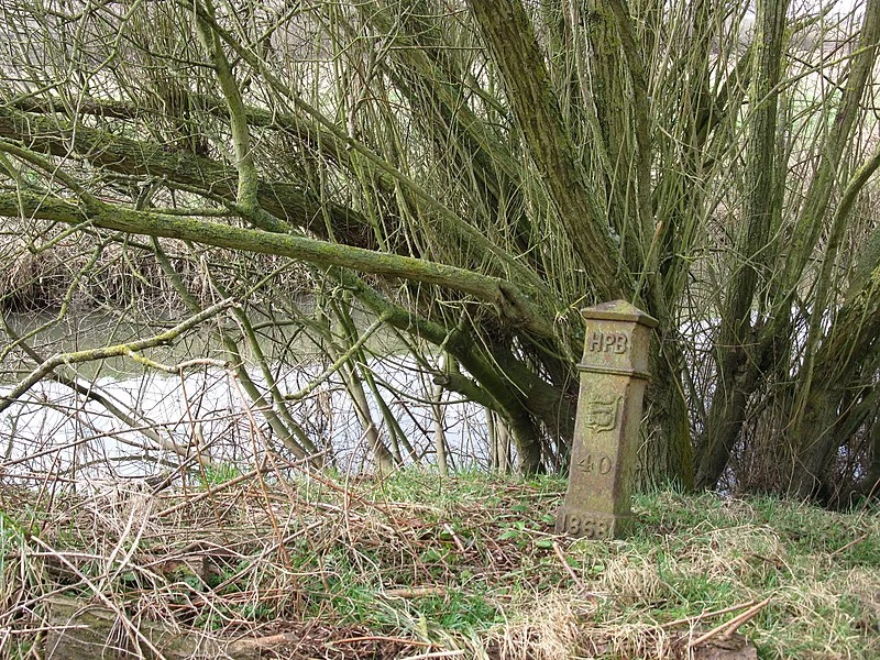 800px-historic boundary post by the combe haven river - geograph.org.uk - 2823131