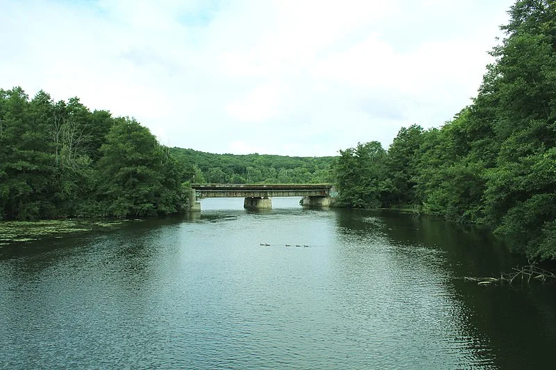 800px-huron river viewed from bridge in bandemer park%2c ann arbor%2c michigan