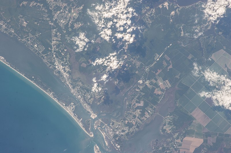 800px-iss036-e-8440 - view of north carolina