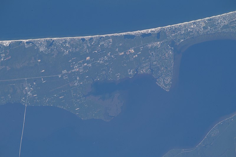 800px-iss057-e-54784 - view of florida