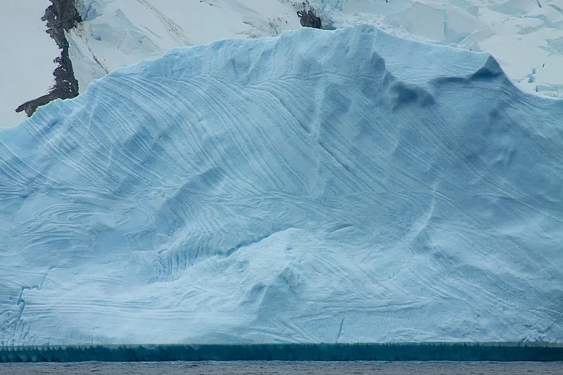 800px-iceberg at pleneau island in antarctica - 2013-01-14 a