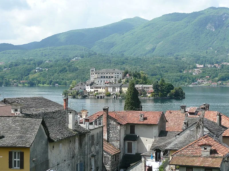 800px-isola san giulio - panoramio