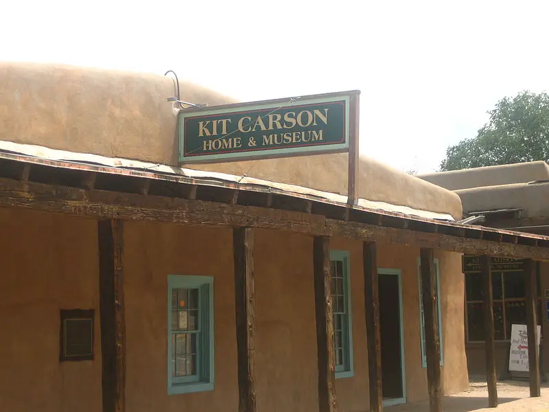800px-kit carson home and museum%2c taos%2c nm picture 2007