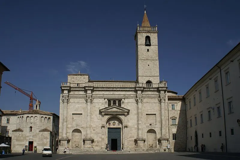 800px-la cattedrale di san emidio in ascoli piceno italy