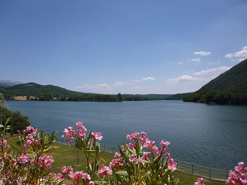 800px-lago di piediluco - terni 15