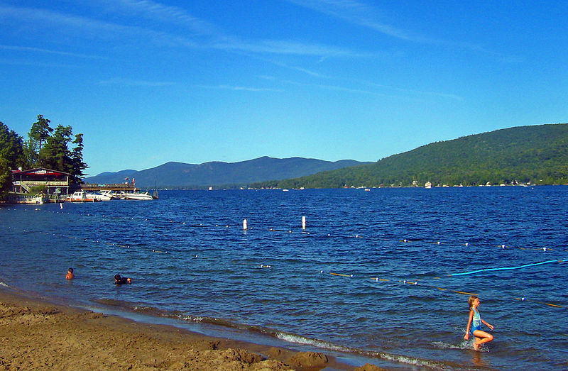 800px-lake george from village beach