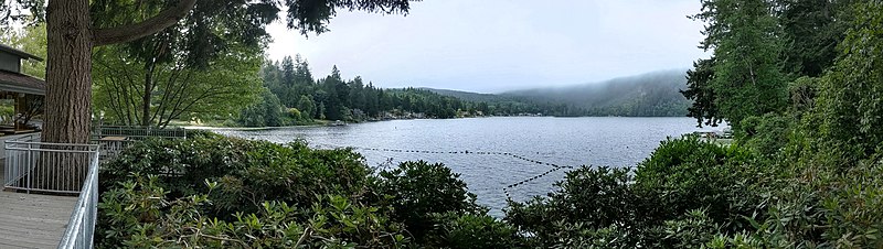 800px-lake samish west part pano from samish day lodge
