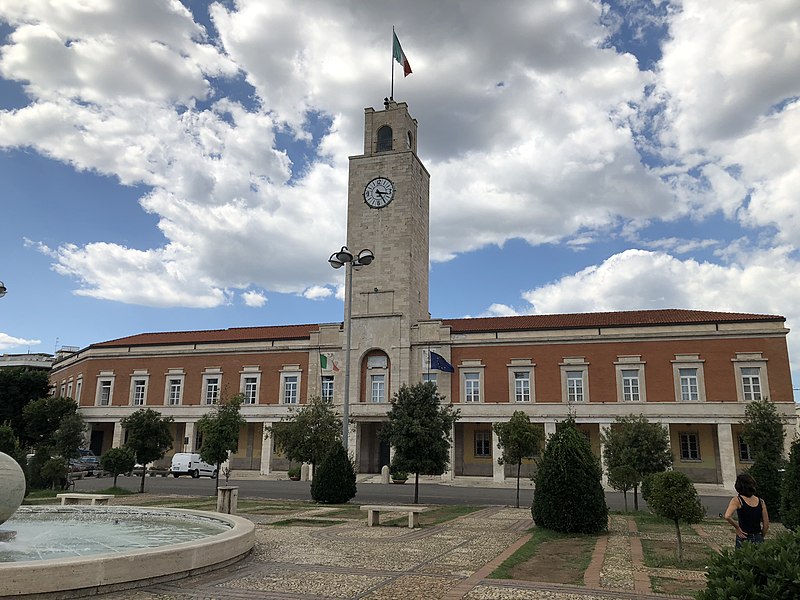 800px-latina palazzo comunale