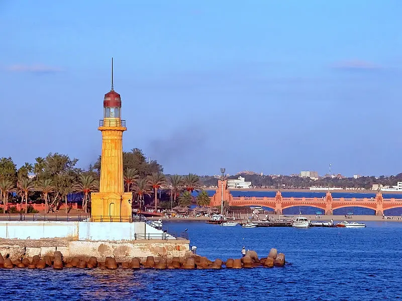 800px-lighthouse egypt-14a-141 - montazah lighthouse %282216756909%29