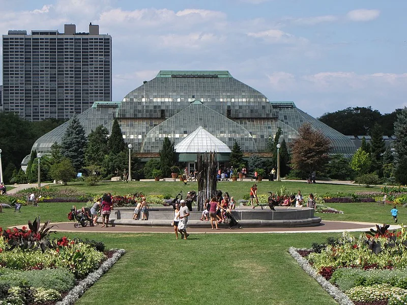 800px-lincoln park conservatory %289719113515%29