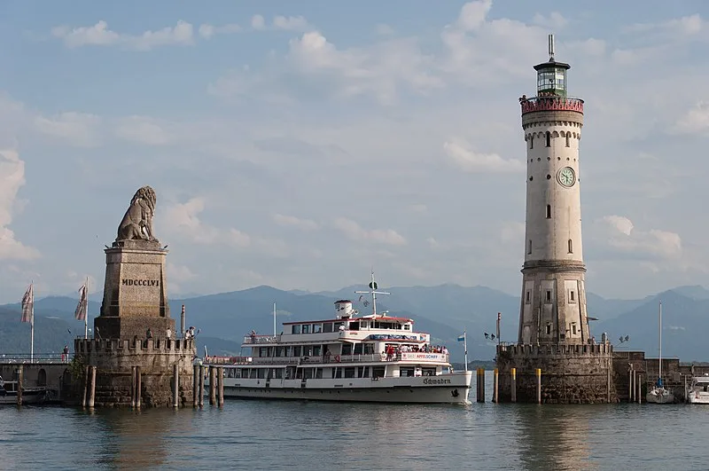 800px-lindau harbor lake constance ms schwaben 01