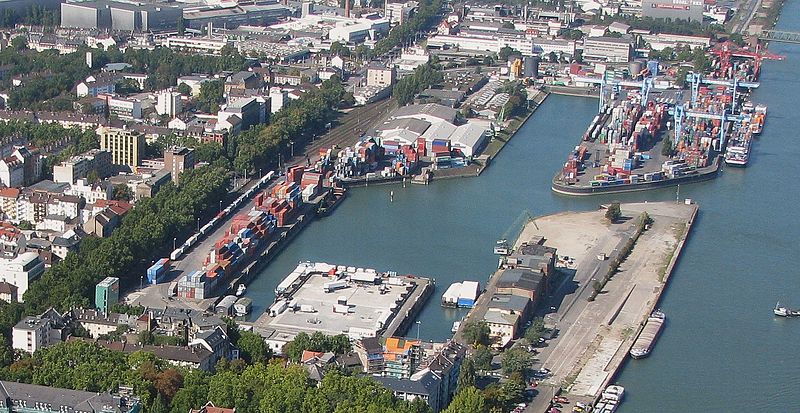 800px-mainz luftbild aus dem historischen zollhafen wurde ein moderner container- und binnenhafen am rhein foto 2008 wolfgang pehlemann wiesbaden img 0104