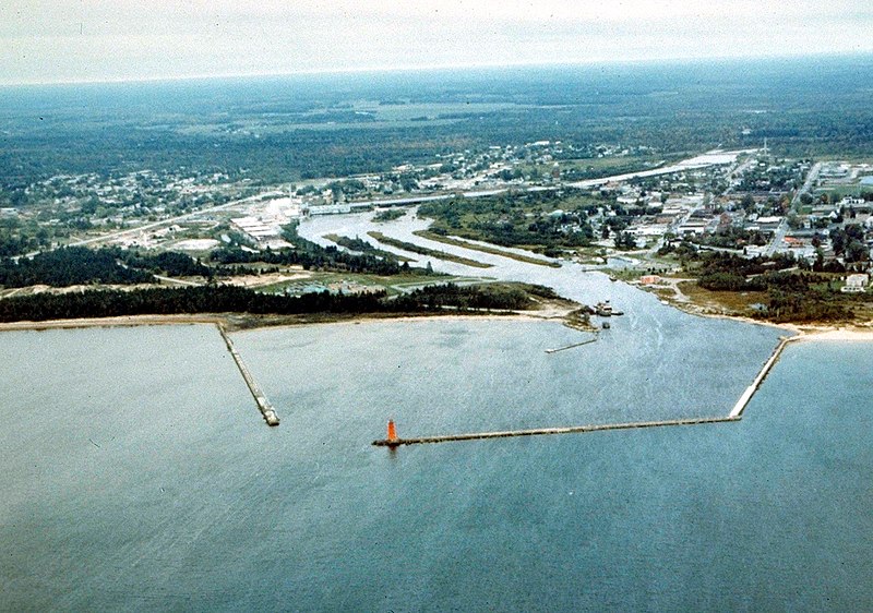 800px-manistique michigan aerial view