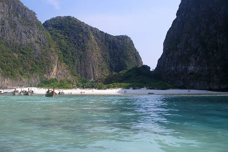 800px-maya beach tropical paradise%2c koh phi phi leh%2c thailand