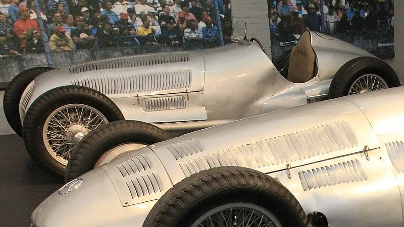 800px-mercedes-benz w 125 monoplace grand prix 1937 cit%c3%a9 de l%27automobile
