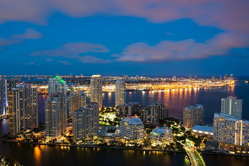 800px-miami view from brickell %2880090633%29