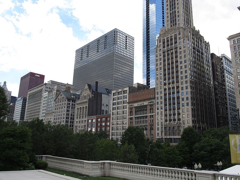 800px-michigan avenue%2c chicago%2c illinois from cloud gate %289179493327%29