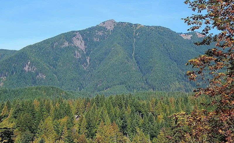 800px-mount teneriffe from middle fork snoqualmie river