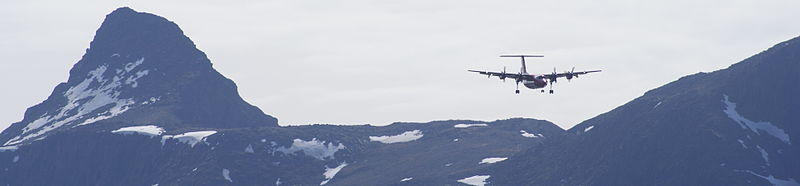 800px-nasaasaaq-summit-air-greenland-dhc7