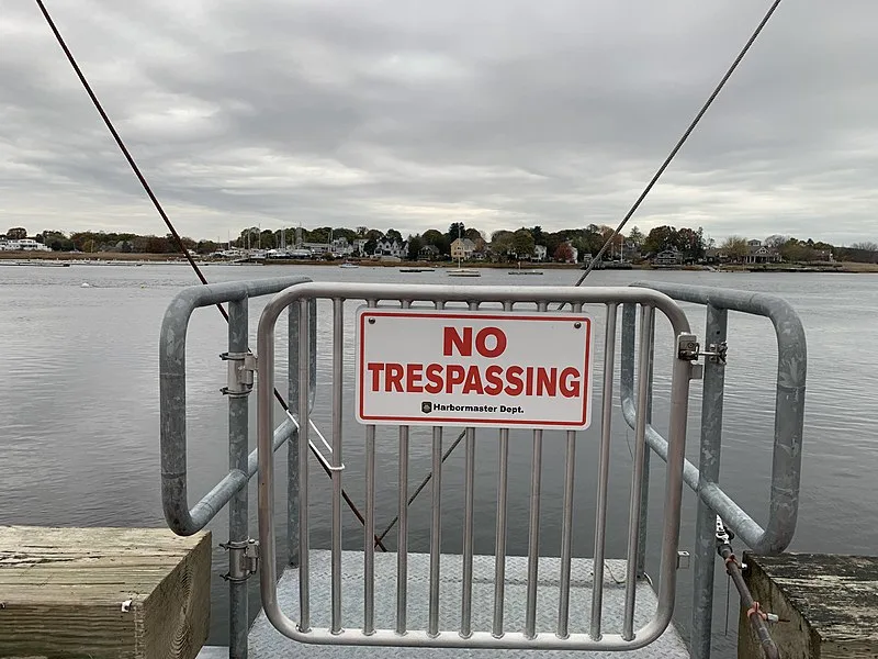 800px No Trespassing area 800px-no trespassing area