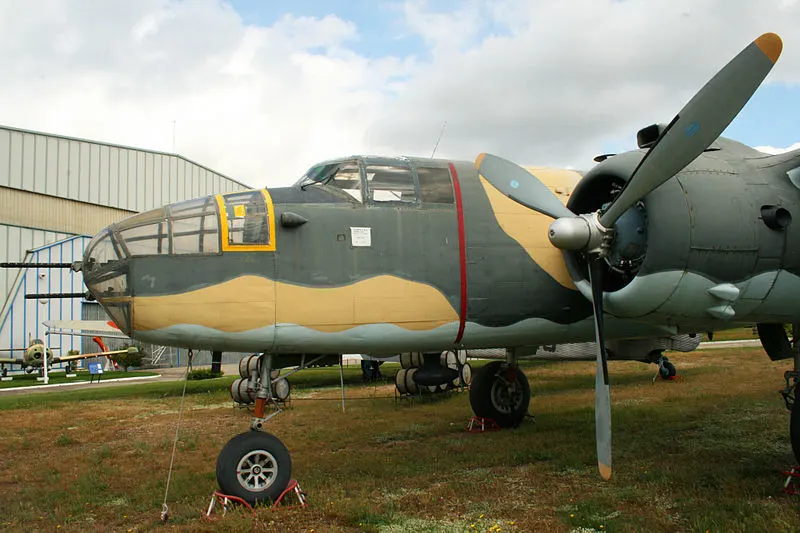 800px-north american b-25j mitchell %285647032476%29