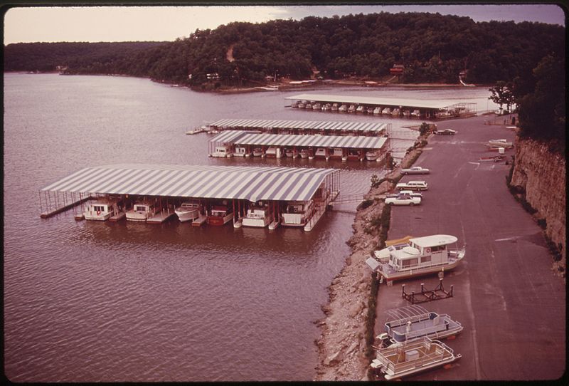 800px-on route 5 marina%2c west of the bridge across the niangua arm of the lake of the ozarks - nara - 551259