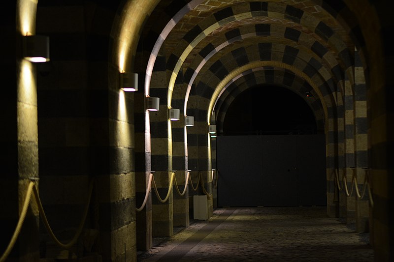 800px-orvieto%2c museo archeologico nazionale%2c tunnel d%27ingresso nella storia