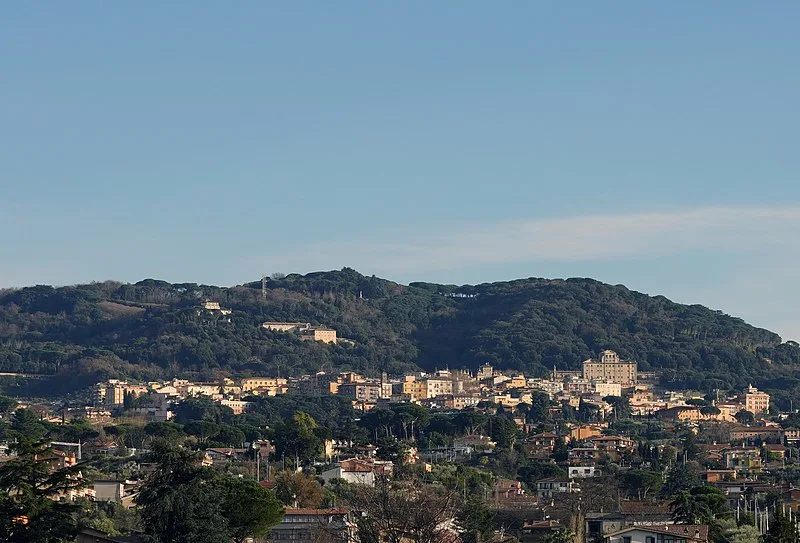 800px-panorama di frascati