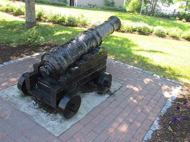 800px-penobscot expedition cannon%2c brewer%2c maine image 3