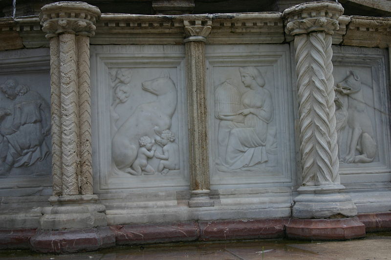 800px-perugia - fontana maggiore - 6 - la lupa e la vestale %28copie%29 - foto g. dall%27orto 5 ago 2006