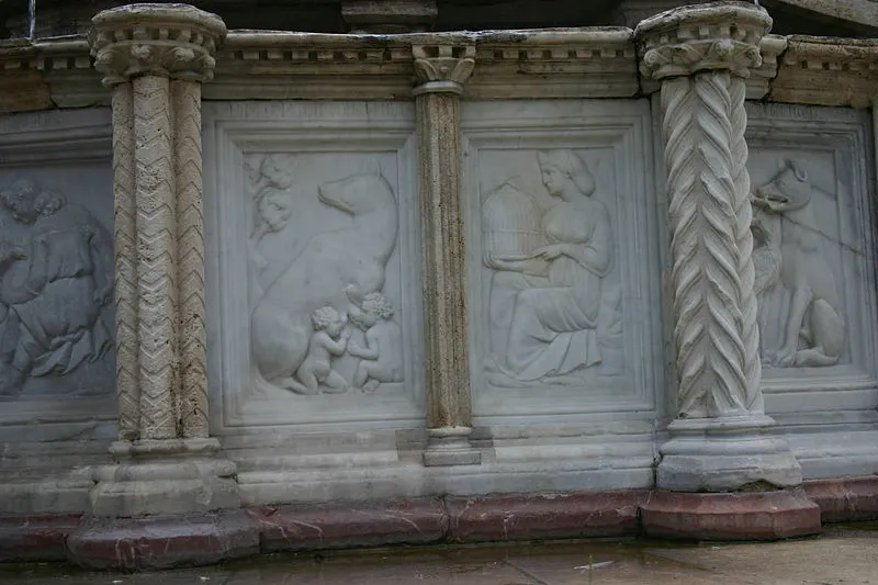 800px-perugia - fontana maggiore - 6 - la lupa e la vestale %28copie%29 - foto g. dall%27orto 5 ago 2006