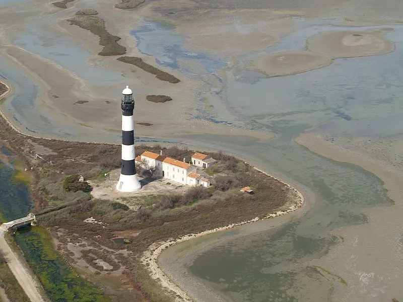 800px-phare du faraman