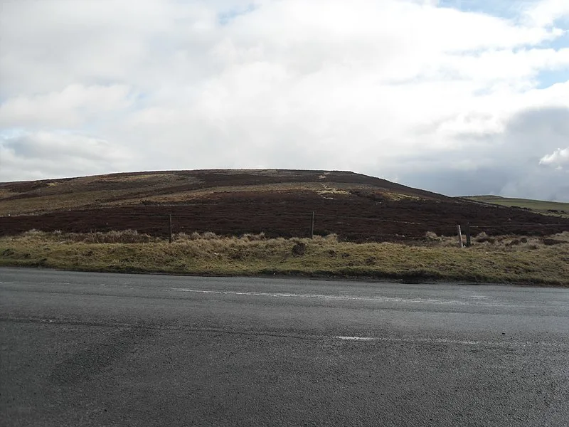 800px-pinhaw beacon from skipton old road - geograph.org.uk - 2286686