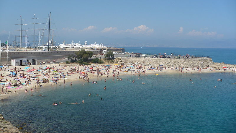 800px-plage de la gravette - antibes