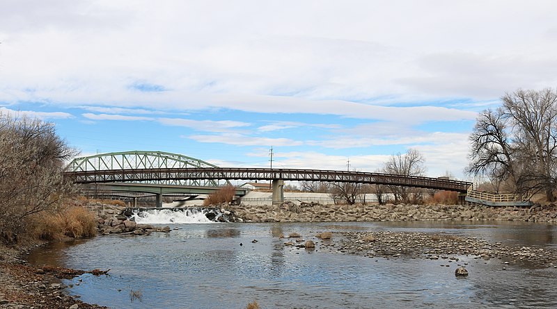 800px-pueblo river trail footbridge