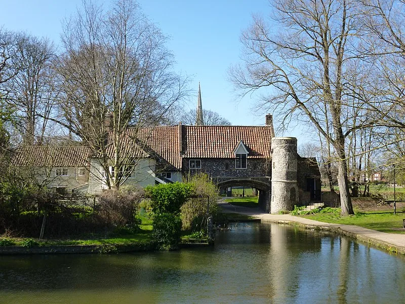 800px-pull%27s ferry and watergate in norwich - geograph.org.uk - 3893452