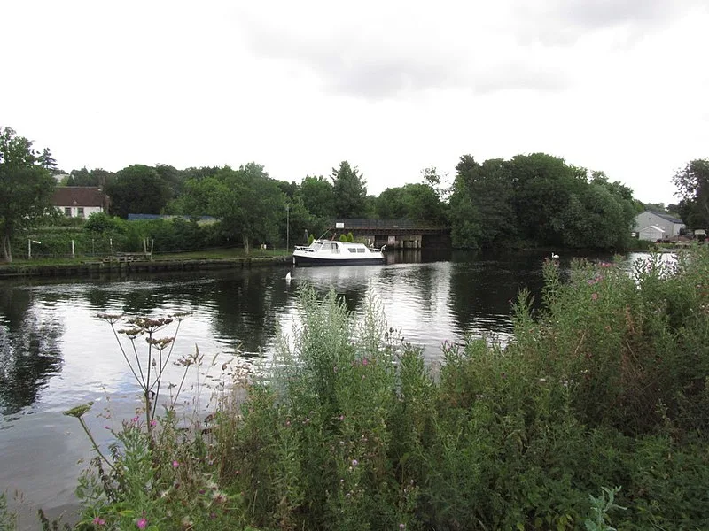 800px-r yare %5e thorpe bridge as seen from whitlingham country park - geograph.org.uk - 3752265