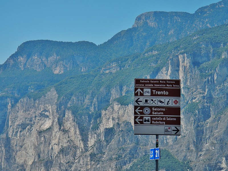 800px-radweg im etschtal valle dell%27adige%2c val d%27adige%2c richtung trento%2c pista ciclabile - panoramio