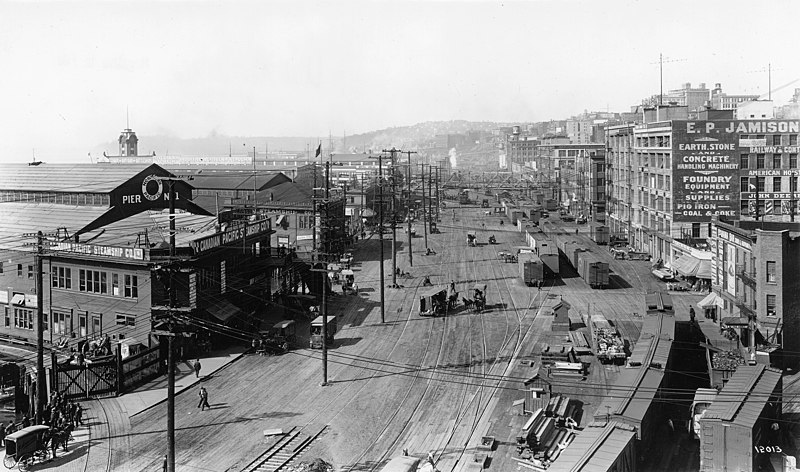800px-railroad ave%2c looking north from washington st%2c 1910 or shortly after %28seattle 3086%29