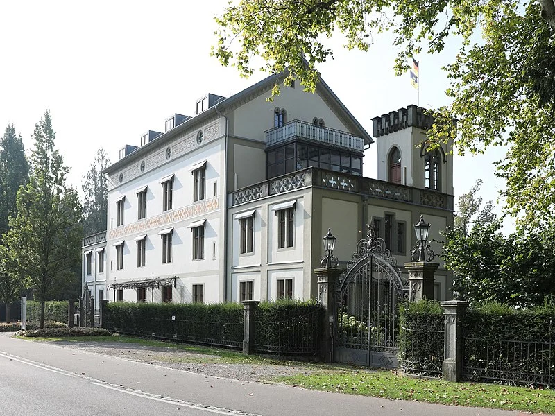 800px-reutin-villa-leuchtenberg-01