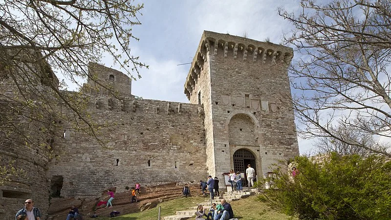 800px-rocca maggiore%2c assisi%2c province of perugia%2c umbria%2c italy - panoramio