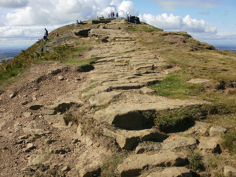 800px-roseberry topping from the east - geograph.org.uk - 2083122