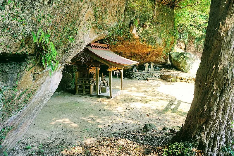 800px-sasebo fukui cave