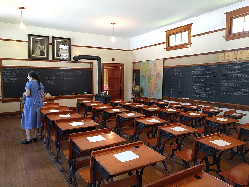 800px-schoolroom at burnaby village museum %2835912105273%29