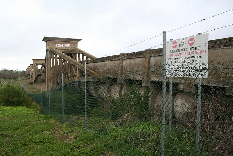 800px-sewer-aqueduct-geelong