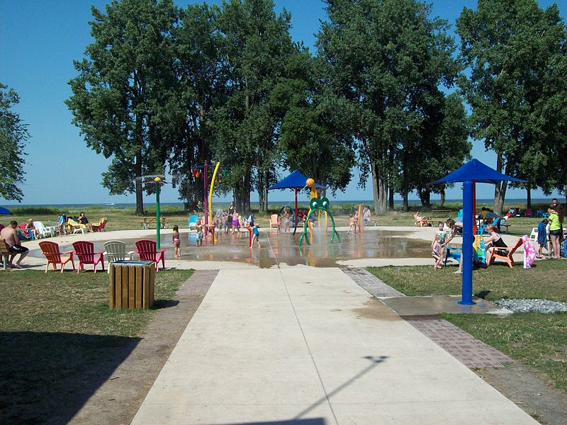 800px-spray park at bay city recreation area