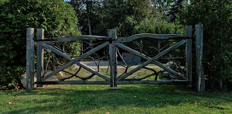 800px-st. george%27s anglican church cemetery gate